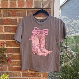 The vinyl icons Ladies S Gray & Pink Short Sleeve Tee with Pink Boots Design